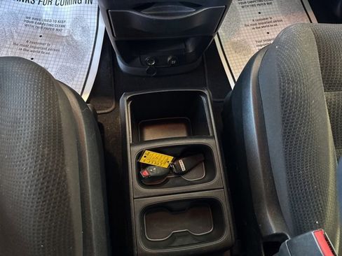 Used 2020 Dodge Grand Caravan SE image 14