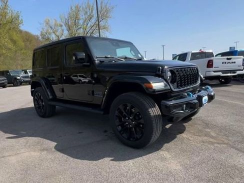 Used 2024 Jeep Wrangler High Altitude AWD/4WD image 2