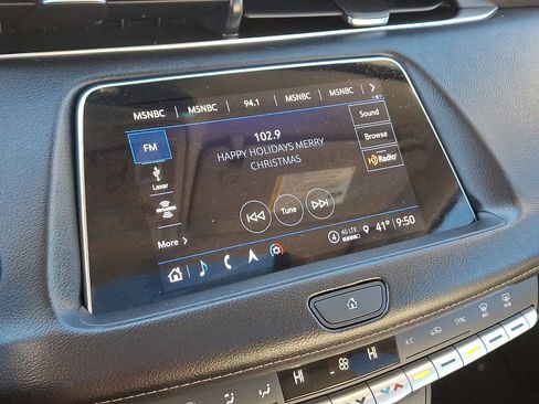 Certified 2023 Cadillac XT4 Luxury w/ Cold Weather Package image 30