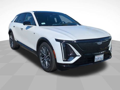 Used 2025 Cadillac Lyriq Sport image 3