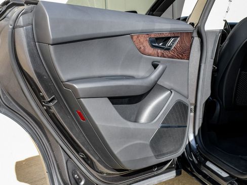 Used 2020 Audi Q8 Premium Plus image 43