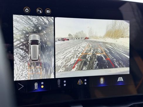 Used 2025 Chevrolet Equinox ACTIV w/ Safety and Technology Package image 16