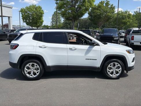 Used 2024 Jeep Compass Latitude AWD/4WD image 14