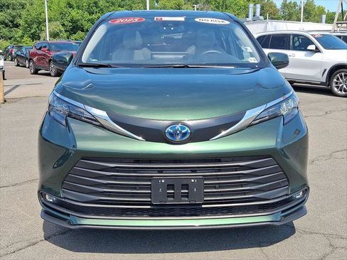 Certified 2025 Toyota Sienna XLE FWD image 29