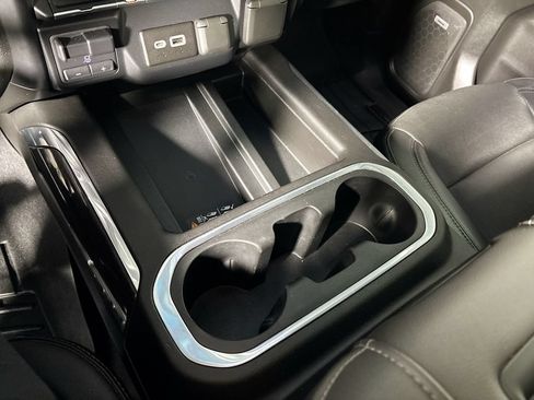 Used 2019 Chevrolet Silverado 1500 LTZ w/ LTZ Convenience Package AWD/4WD image 15