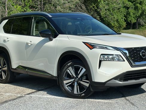 Certified 2021 Nissan Rogue SL w/ Premium Package AWD/4WD image 1