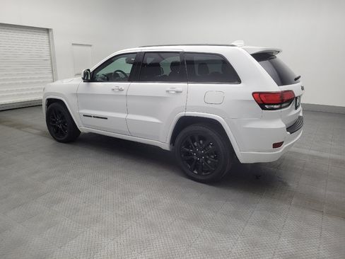 Used 2018 Jeep Grand Cherokee Altitude image 3