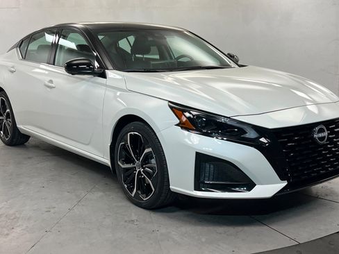 New 2026 Nissan Altima 2.5 SR image 7