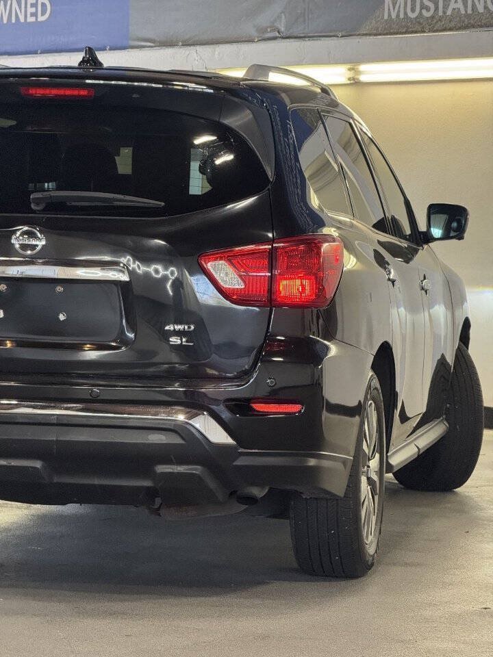 Used 2019 Nissan Pathfinder SL AWD/4WD image 10