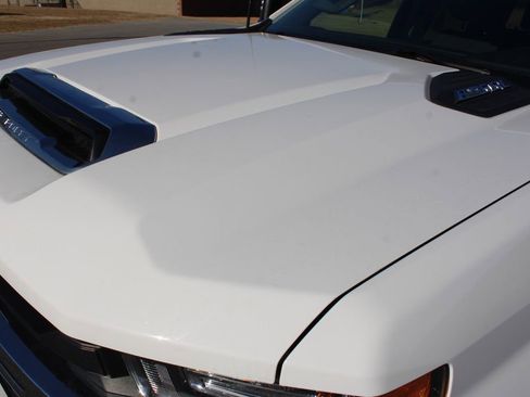 Used 2024 Chevrolet Silverado 2500 LT image 40