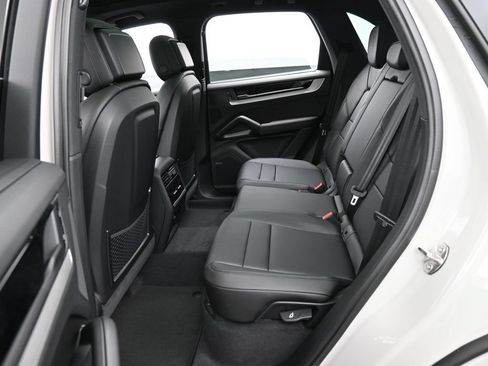 Certified 2026 Porsche Cayenne E-Hybrid AWD/4WD image 25