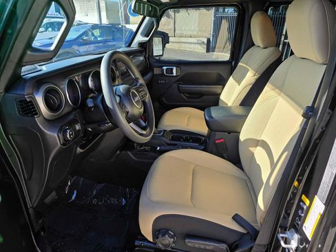 Used 2023 Jeep Gladiator Sport AWD/4WD image 21