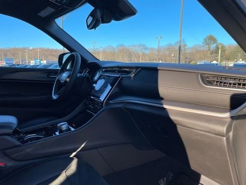 Used 2023 Jeep Grand Cherokee L Laredo image 31