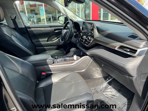 Used 2020 Toyota Highlander Limited AWD/4WD image 24