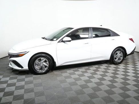 New 2026 Hyundai Elantra SE image 8