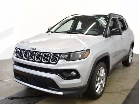 Used 2025 Jeep Compass Trailhawk AWD/4WD image 4