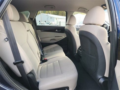Used 2020 Kia Sorento LX image 14
