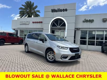 Used 2024 Chrysler Pacifica Touring-L