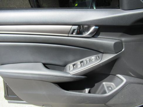 Used 2021 Honda Accord LX image 18