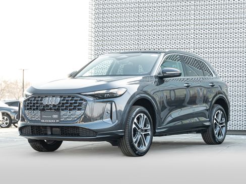 Certified 2025 Audi Q5 Premium w/ Convenience Package image 7