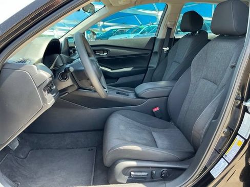 Used 2023 Honda Accord EX image 9