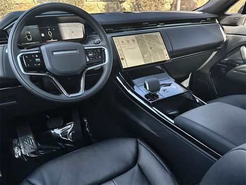 Used 2025 Land Rover Range Rover Sport image 13