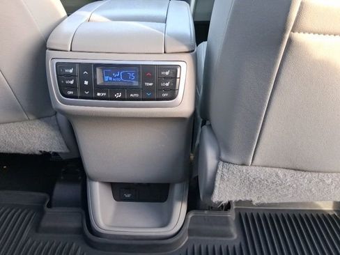 Used 2018 Toyota Highlander Limited Platinum image 12