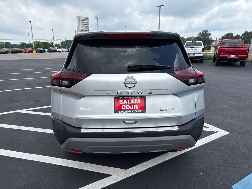 Used 2023 Nissan Rogue SV AWD/4WD image 7