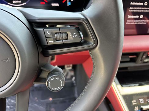 Certified 2025 Porsche Macan 4S Electric image 28