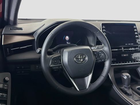 Used 2022 Toyota Avalon XLE FWD image 18