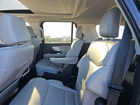 Used 2025 Ford Expedition Active image 9