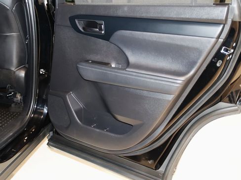 Used 2023 Toyota Highlander L image 59