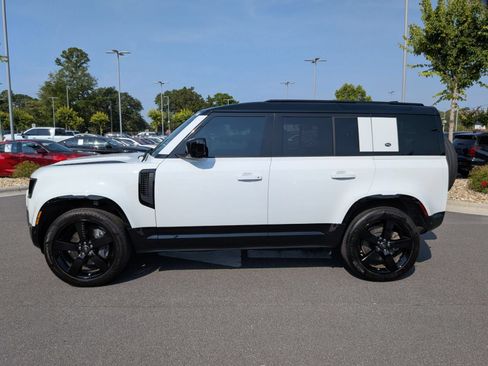 Used 2024 Land Rover Defender 110 X-Dynamic SE AWD/4WD image 6
