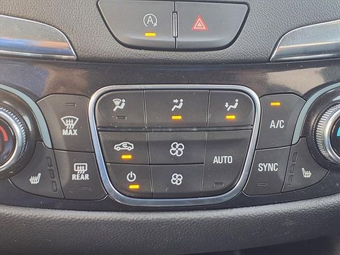 Used 2023 Chevrolet Equinox Premier image 6