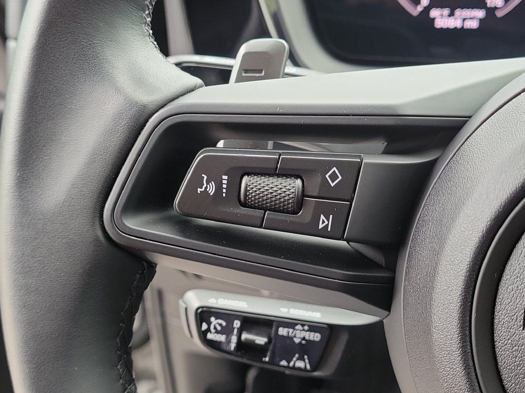 Certified 2024 Porsche Cayenne Coupe AWD/4WD image 35