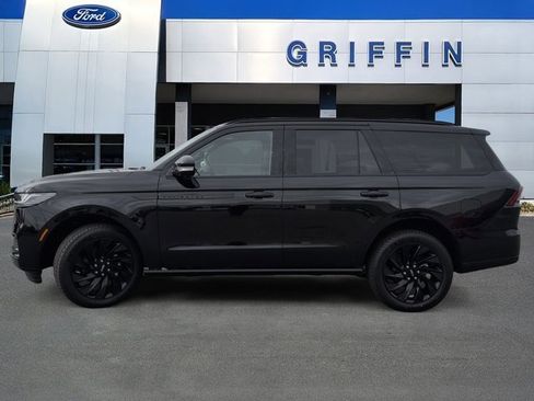 New 2025 Lincoln Navigator Reserve w/ Jet Appearance Package image 10