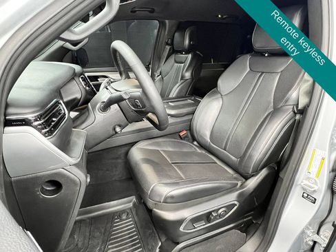 Used 2025 Jeep Wagoneer L Series II AWD/4WD image 7