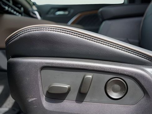 New 2026 GMC Canyon Denali image 18