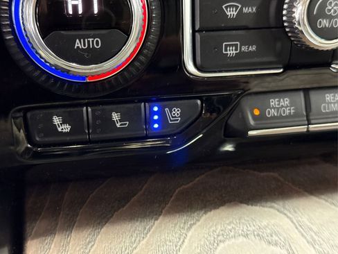 Used 2022 GMC Yukon Denali image 47