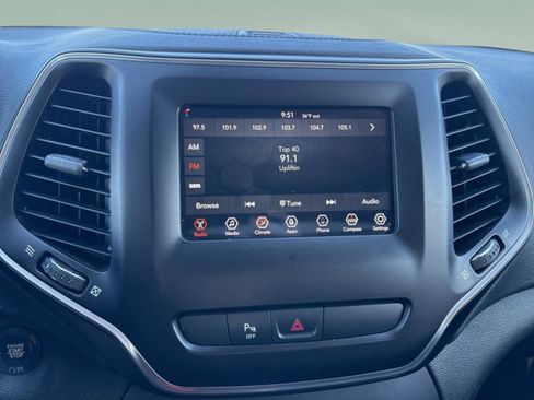 Used 2019 Jeep Cherokee Latitude Plus image 17