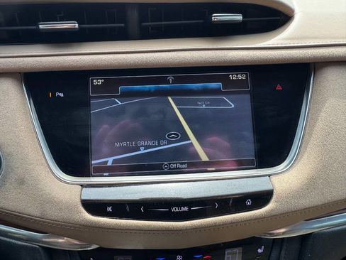 Used 2017 Cadillac XT5 Platinum image 21