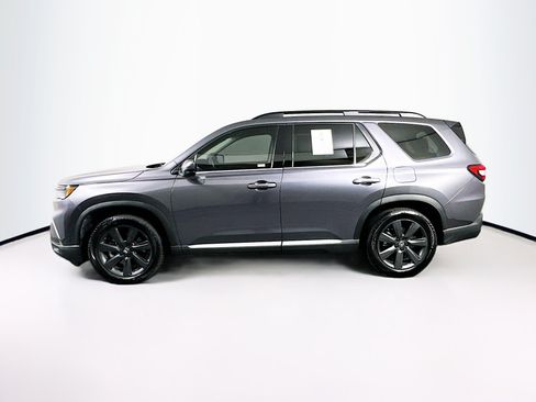 Used 2025 Honda Pilot Touring image 4