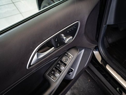 Used 2019 Mercedes-Benz GLA 250 4MATIC image 24