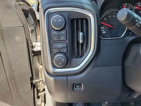 Used 2021 Chevrolet Silverado 1500 LT AWD/4WD image 24