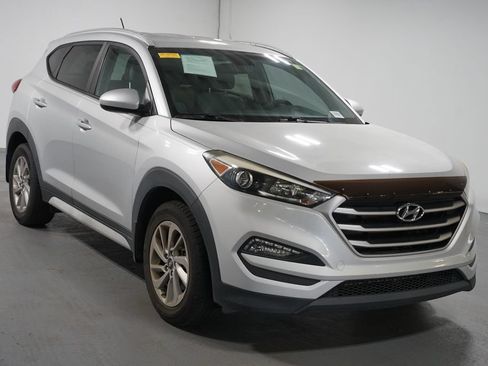 Used 2017 Hyundai Tucson SE w/ SE Popular Package 02 FWD image 3