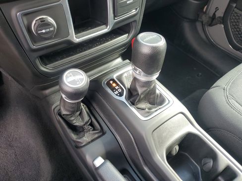 Used 2021 Jeep Gladiator Sport AWD/4WD image 23