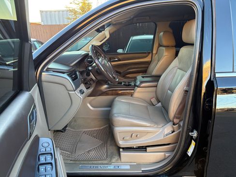 Used 2018 Chevrolet Suburban LT image 8