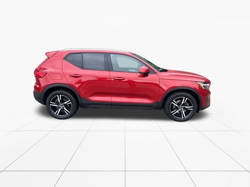 Used 2023 Volvo XC40 B5 Core w/ Convenience Package AWD/4WD image 9