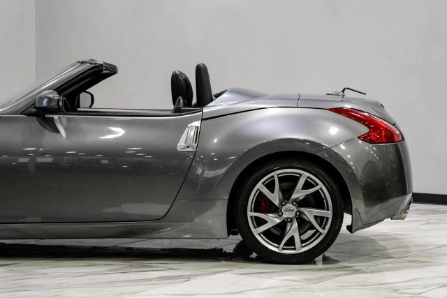 Used 2016 Nissan 370Z Touring Sport RWD image 22