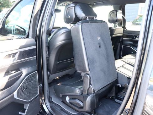 Used 2024 Jeep Wagoneer L Series II w/ Flexible Seating Group AWD/4WD image 28